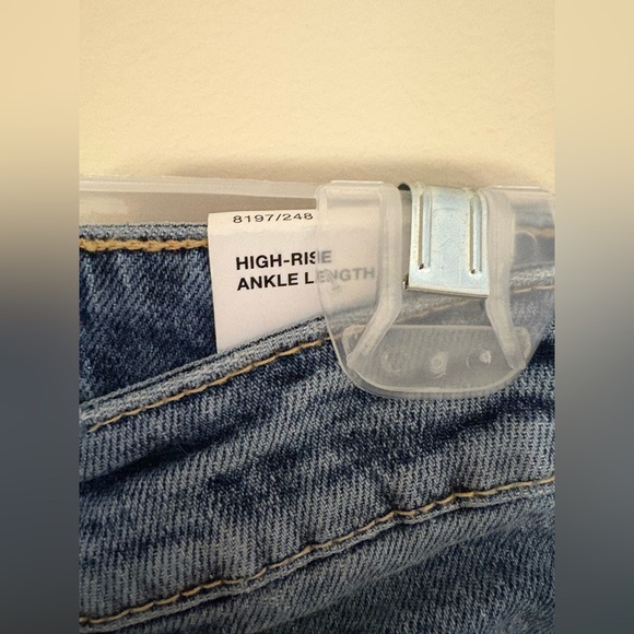 NWTs Zara Women's High-Waisted Blue Denim Jeans Size 4 Style Stone Pipe - Picture 8 of 8